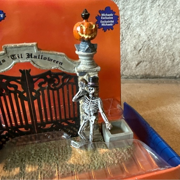 Lemax Spooky Town HALLOWEEN GATEWAY  Village Countdown Signature Collection - Picture 6 of 7